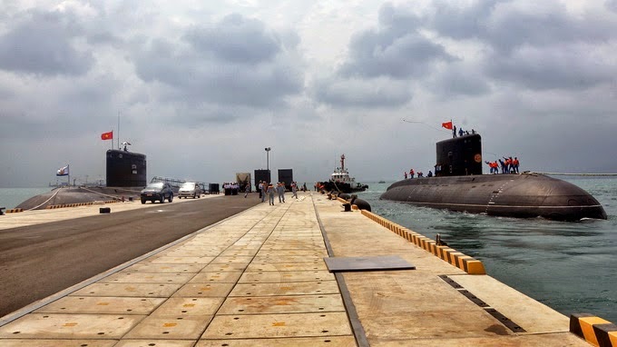 La base naval de Cam Ranh, remodelada por empresas rusas, aloja los submarinos vietnamitas clase Kilo. 