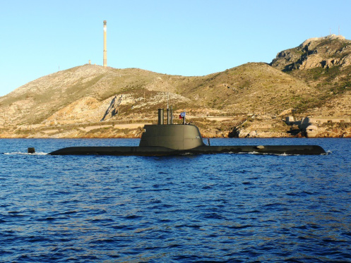 El submarino portugués "Tridente", en una de sus habituales visitas a la base de Cartagena, en Murcia.