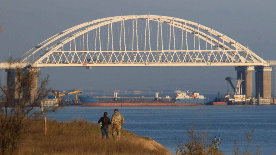 Bloqueo ruso en el estrecho de Kerch (Fuente: www.elpais.com)